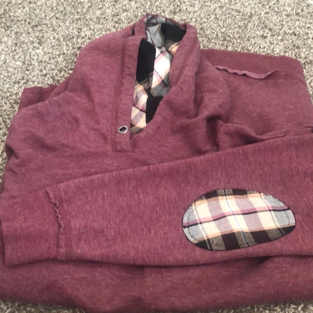 Maunces size L hoodie with elbow patch